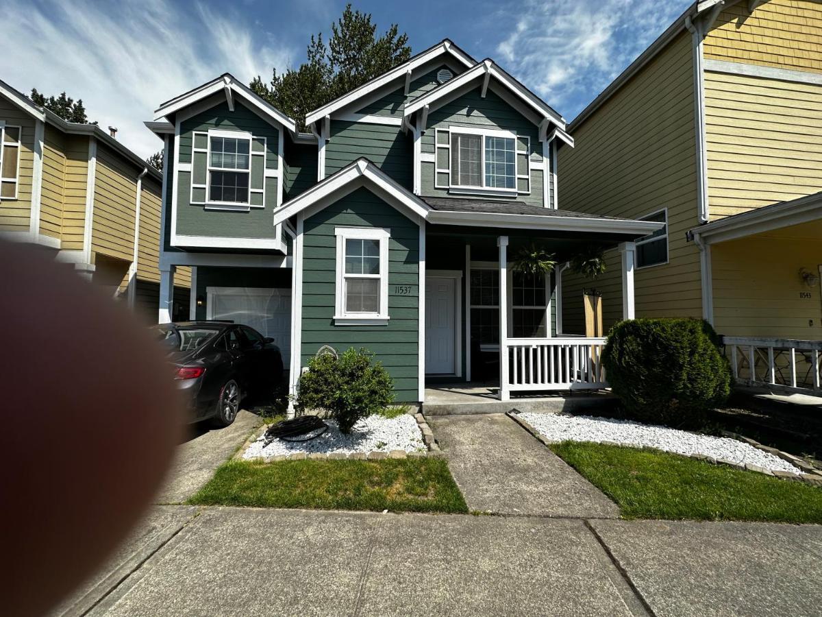 Tacoma Homestay With Breakfast Included-Private Room Exterior photo